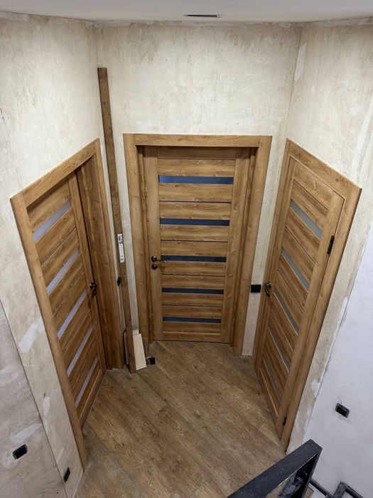 Двері вхідні, міжкімнатні, плінтус, підлога, ролети,є Відновлення