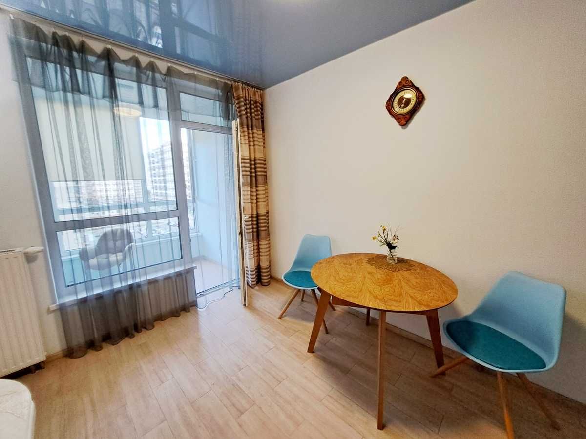 1-кімн. 42кв.  Варшавський мікрорайон, Ретровіль, Виноградар