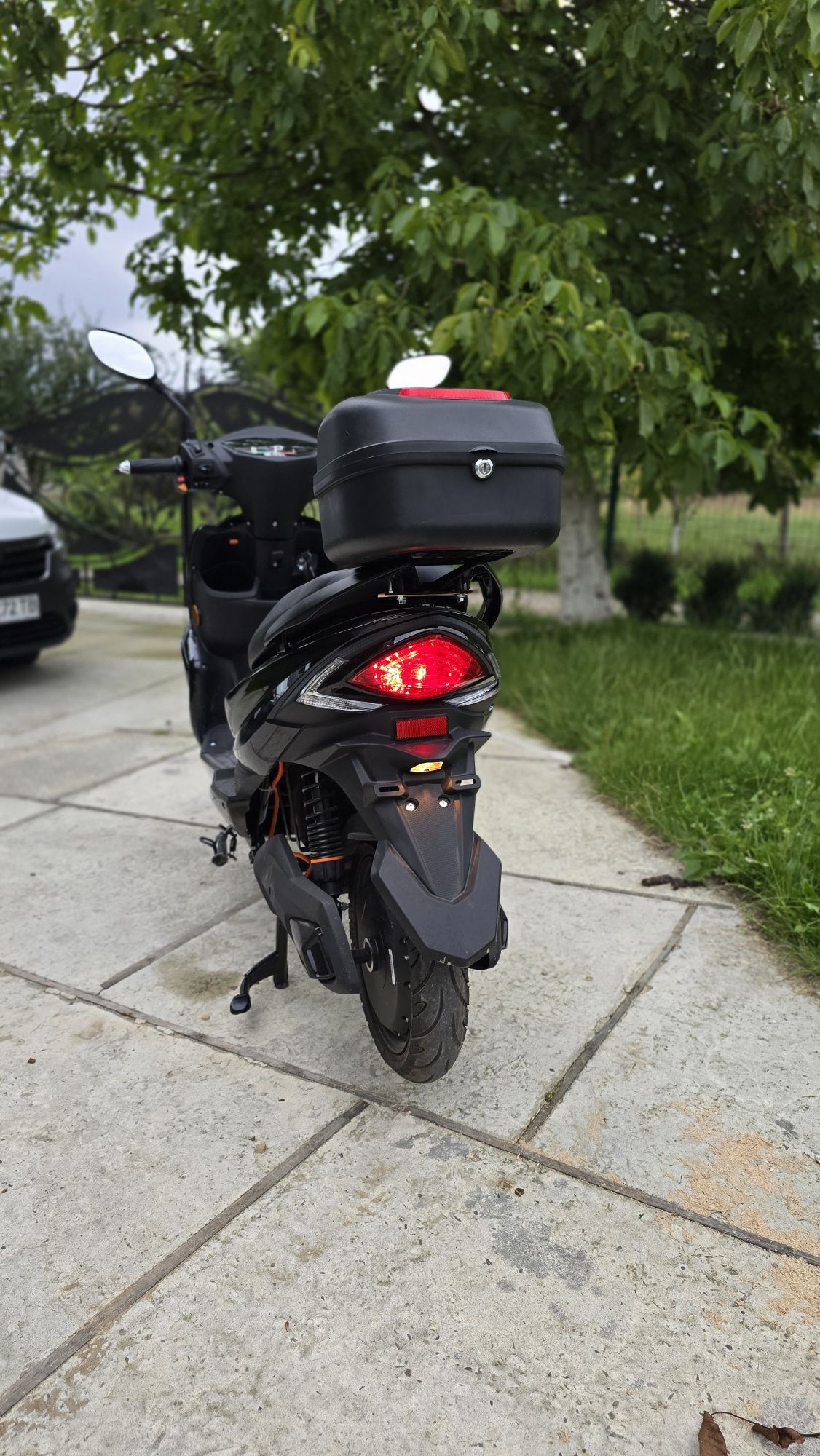 Електроскутер ATLAS Eagle Box 2000W Lithium Black