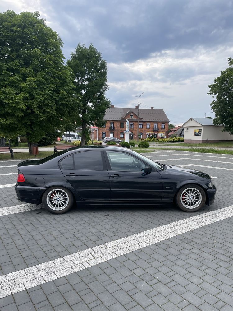 BMW E46 320i sedan