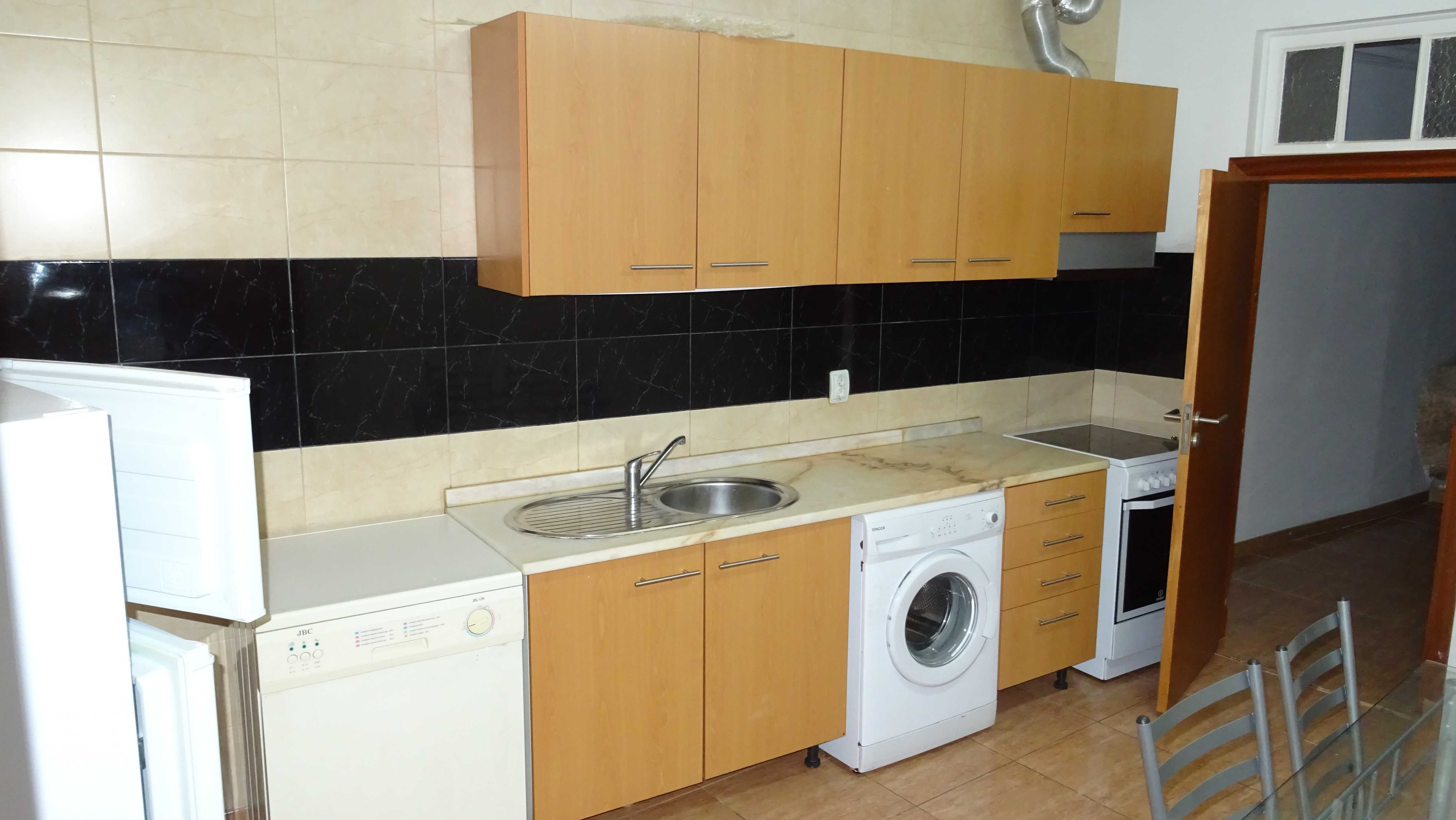 Apartamento T2 - Junto à Campos Melo.