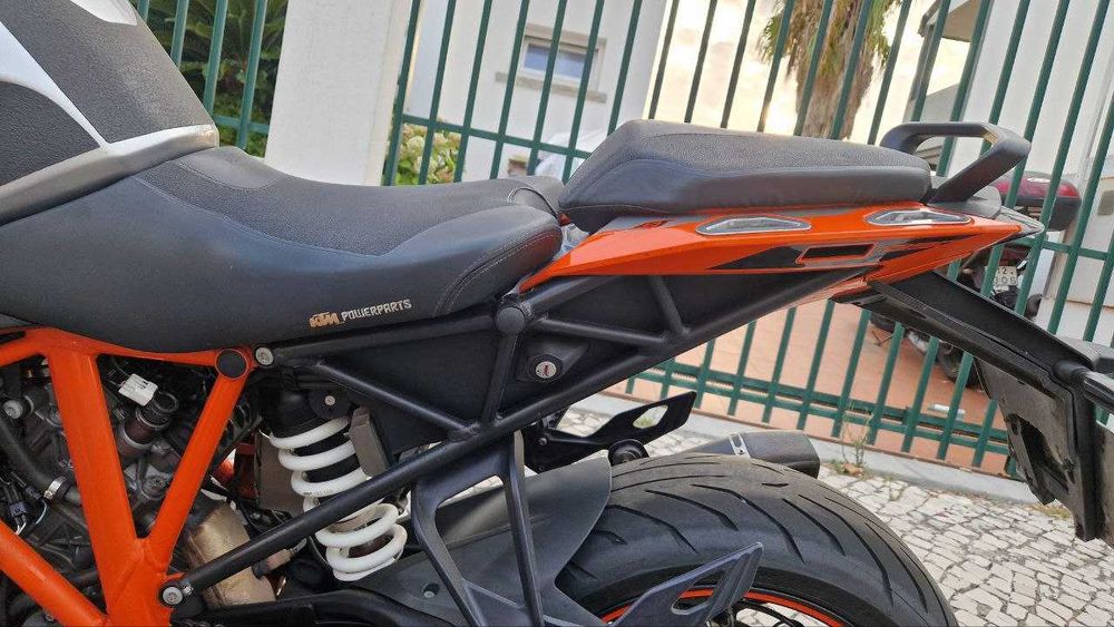 KTM 1290 Superduke GT 2017 [com malas]