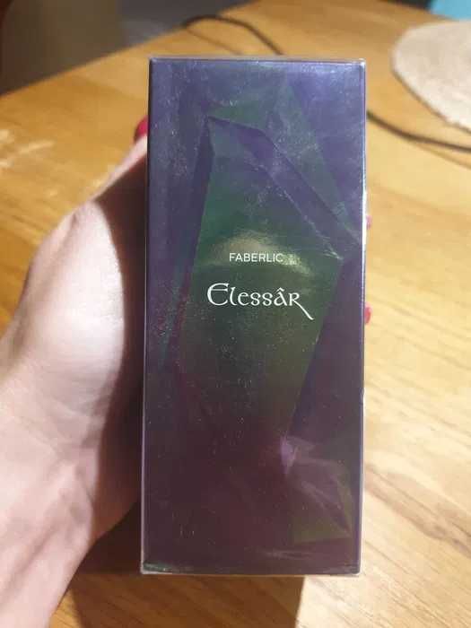 Perfumowany puder z pyłkiem srebrnym elessar Faberlic drobinki