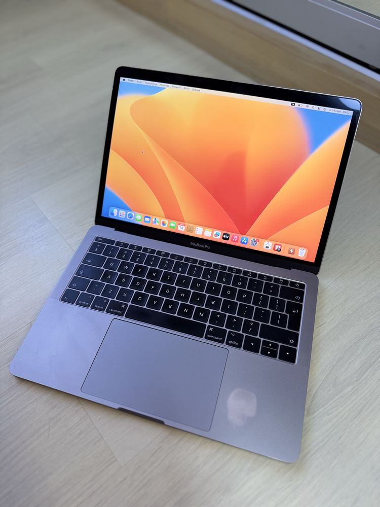Macbook Pro 2017 i7 16 512 хороший стан