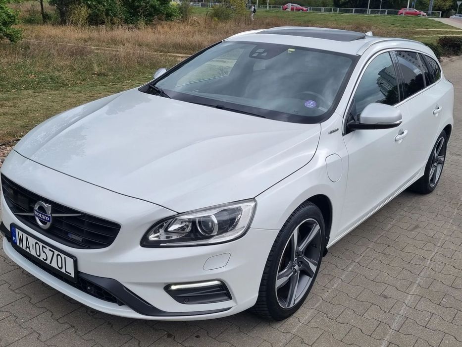 Volvo V60 Volvo V60 D6 AWD Plug-in Hybrid R-Design Summum
