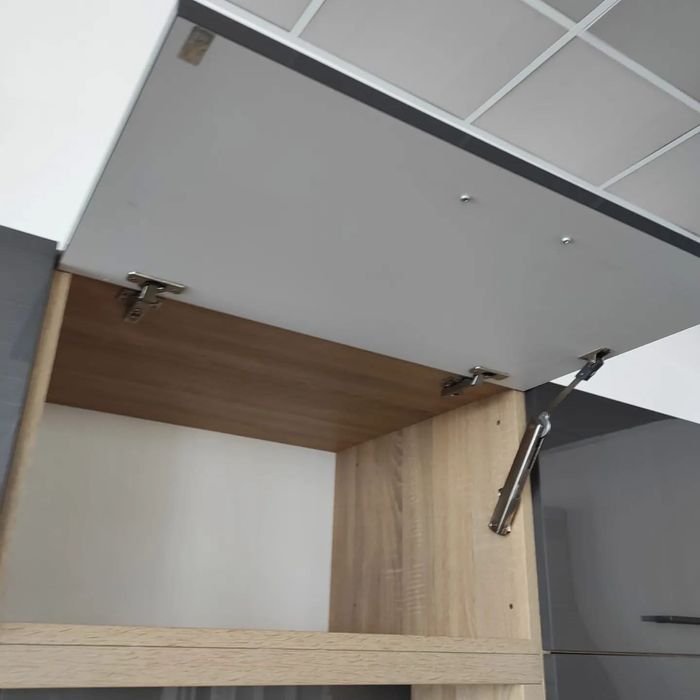 Кухня нова з вітрини