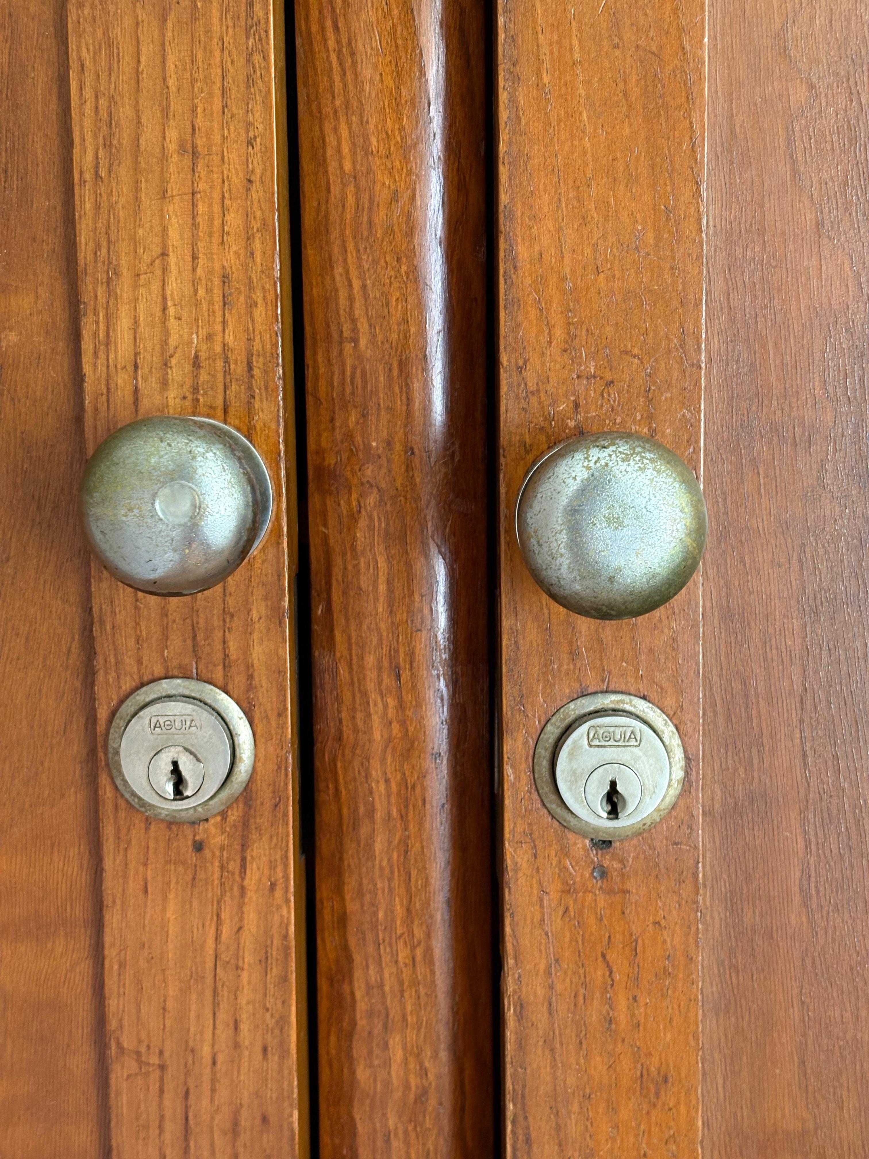 Armário de 3 Portas em madeira com Prateleiras