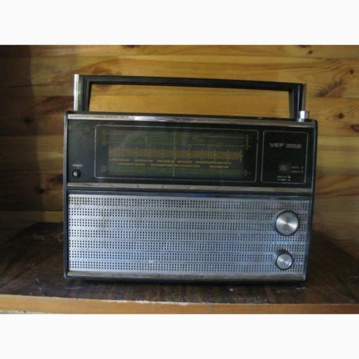 Продам радио VEF 202