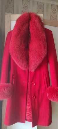 Пальто зимове червоного кольору, хутро знімається