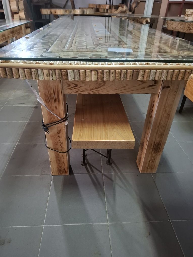 Mesa Única de Rolhas e Rodelas de Madeira C/Led