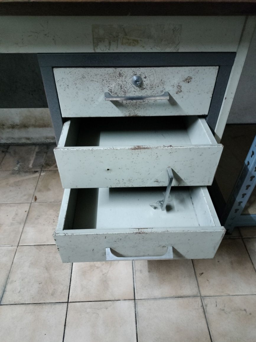 Secretaria em ferro com tampo de madeira 140x70x77