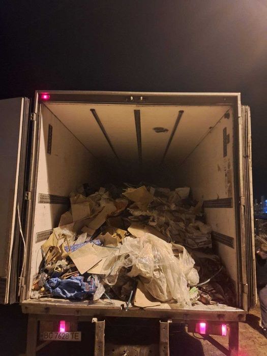 Вивіз сміття ЗА ГОДИНУ листя, доставка землі послуги спецтехніки Львів