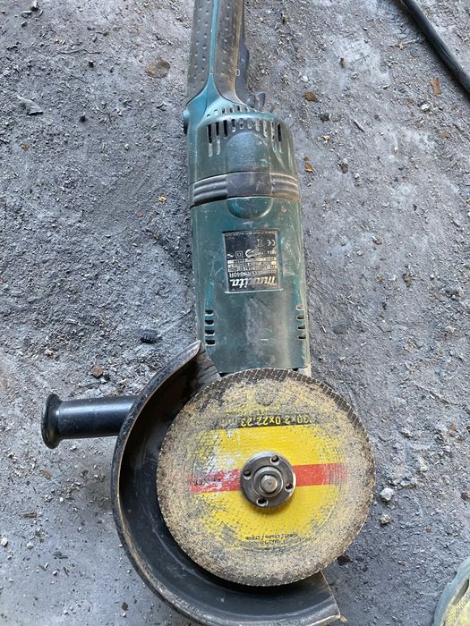 Угловая шлифмашина (болгарка) Makita GA9020R