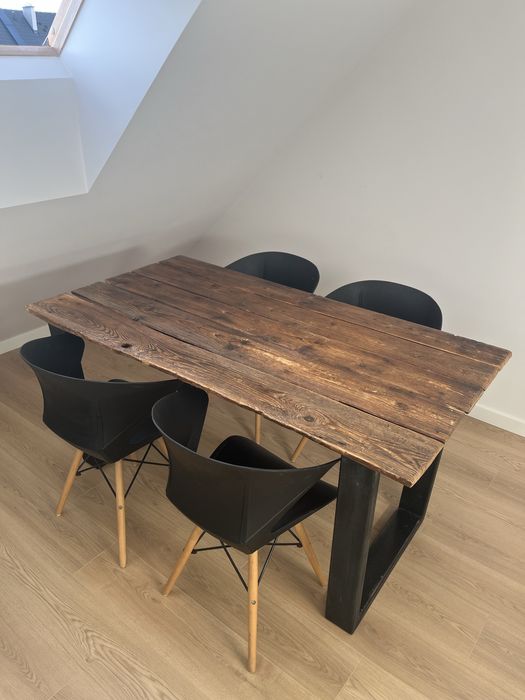 Stół loftowy z litego starego drewna + 4 krzesła – komplet jadalniany