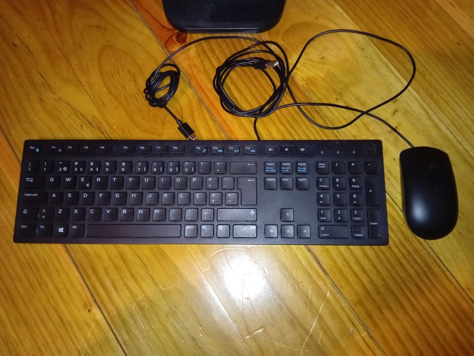 Conjunto Monitor, Teclado e Rato