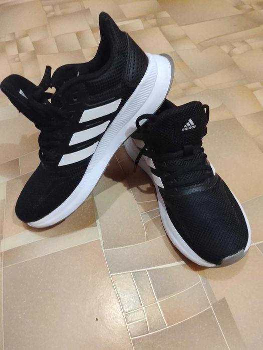 Adidas жіночі кросівки 36 розмір