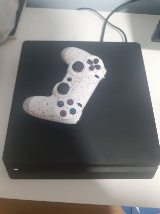 Playstation 4 slim