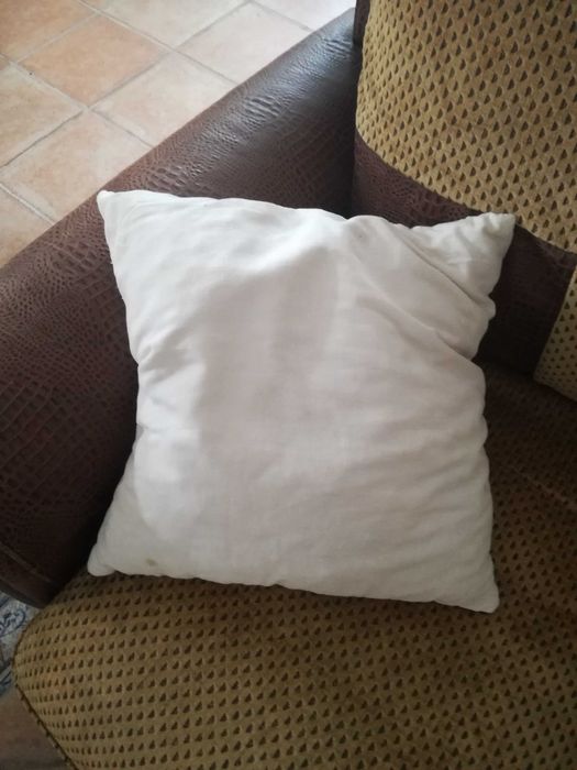 Almofada bordada branca