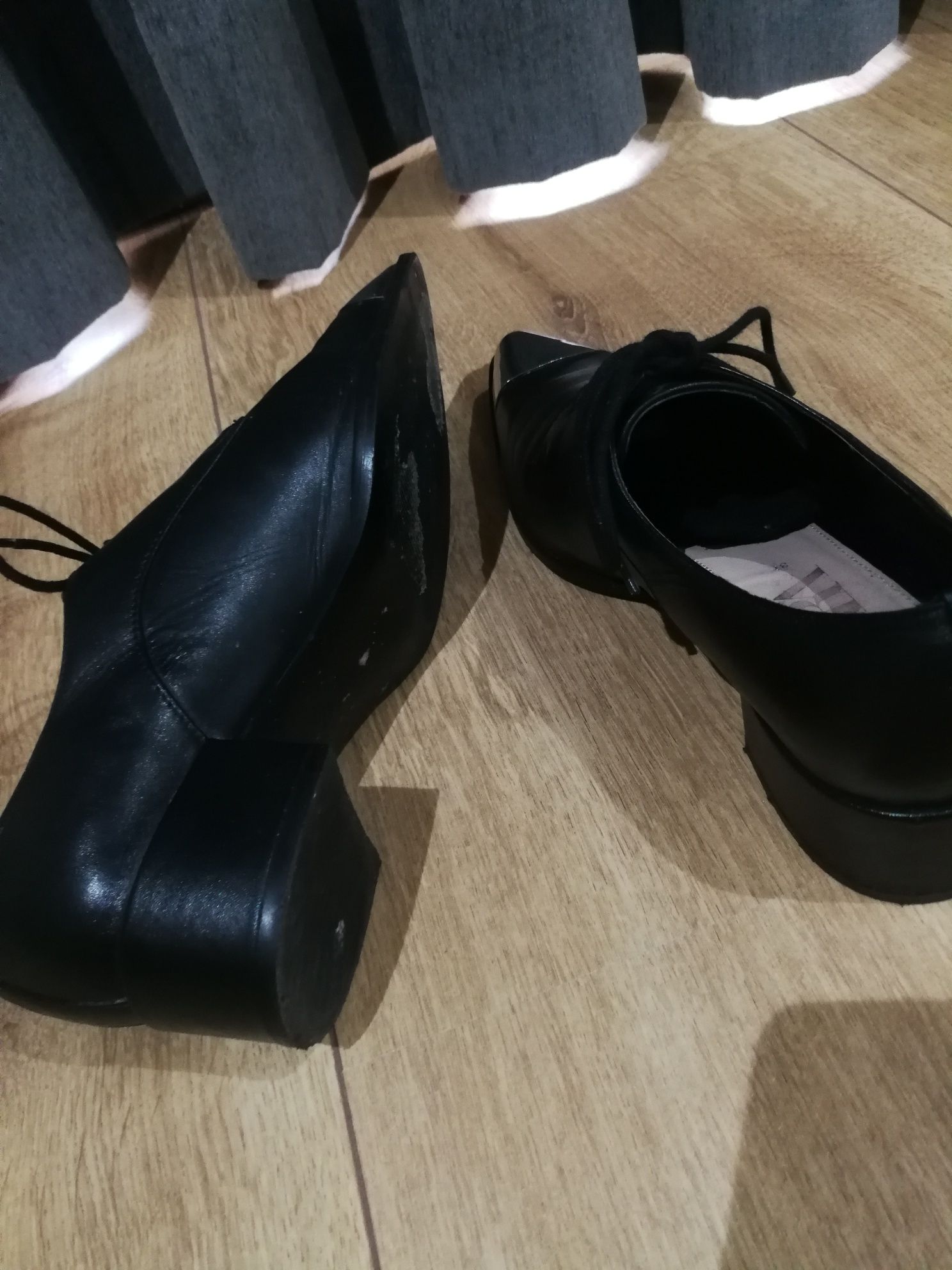 Sapatos em pele preta da Zara