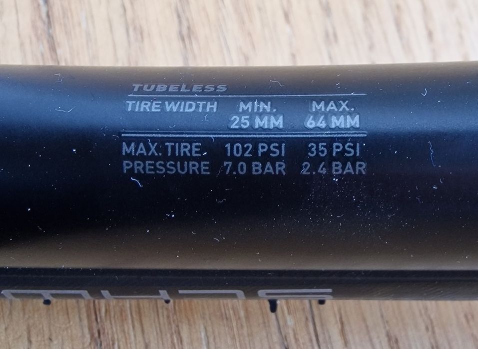 Zestaw kół szosowych: DT Swiss ER1600 SPLINE 23mm wys,Bębenek XDR SRAM