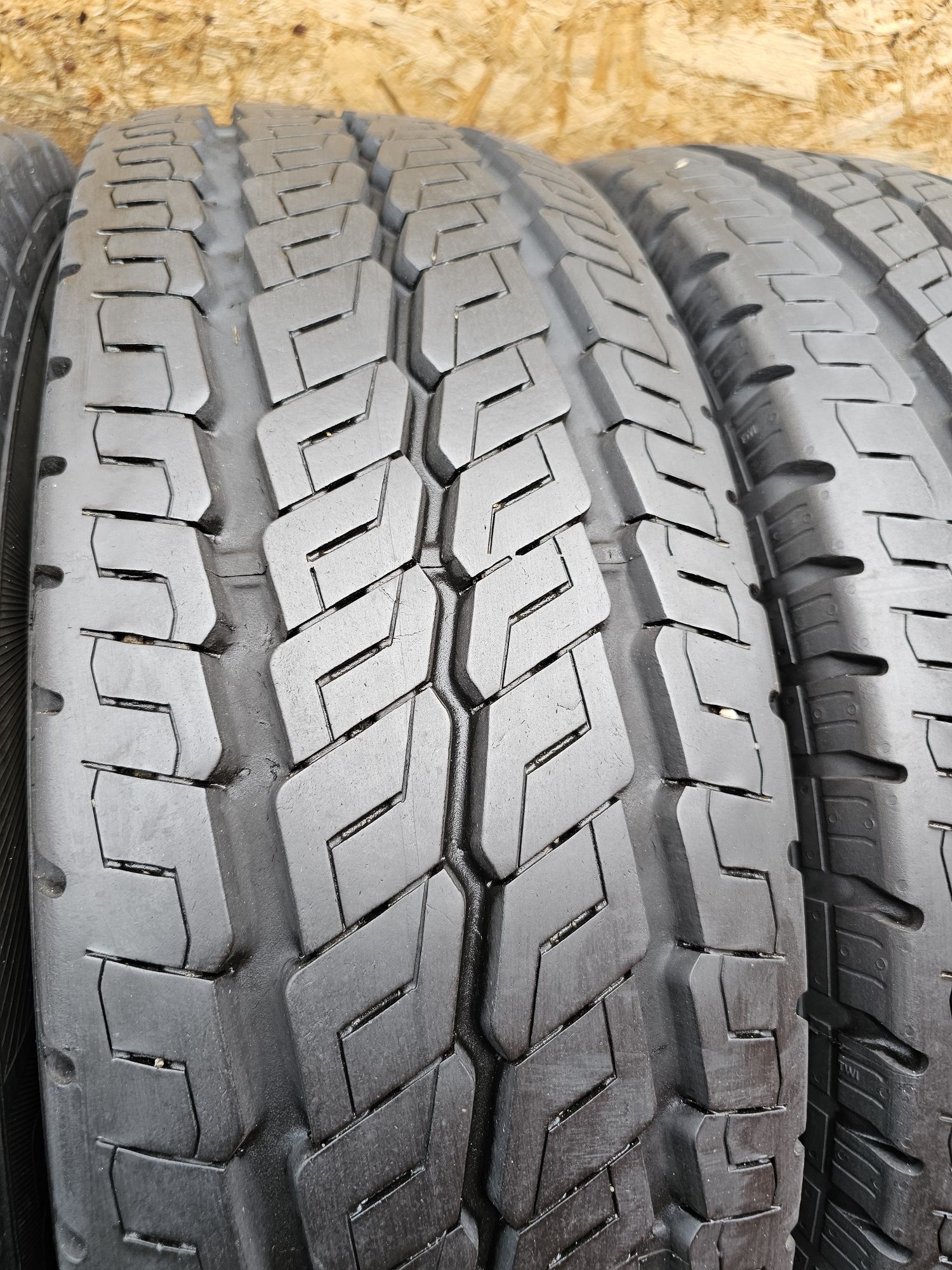 Idealne!!  9mm. 225/75 r16C Continetal Vanco Camper.
