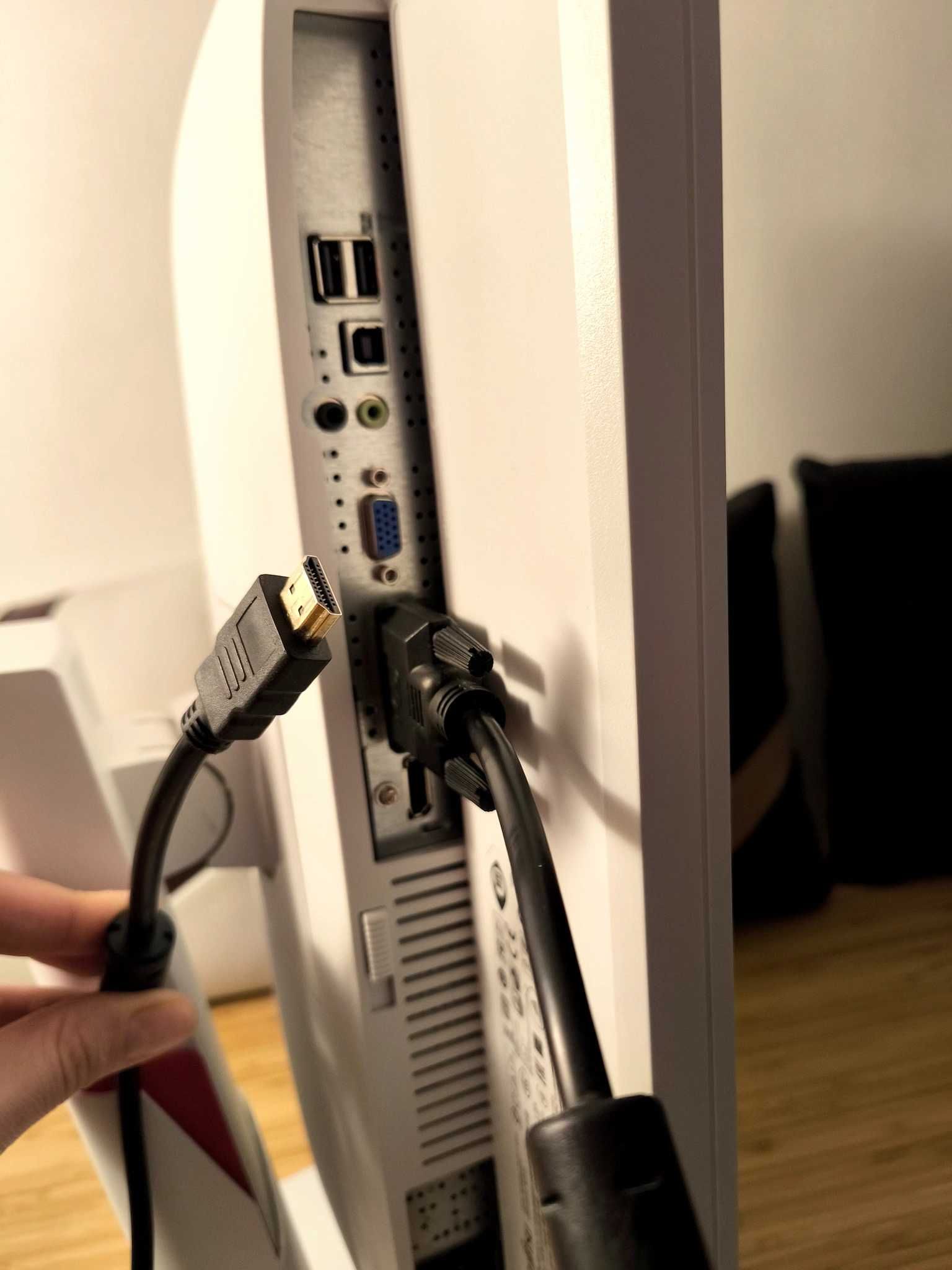 Sprawny Monitor Fujtisu 24' LED IPS Full HD HDMI Pivot Hub USB