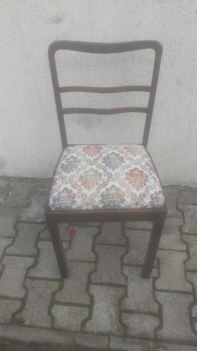 sprzedam klasyczne krzesło, stan bdb, nowe obicie siedziska