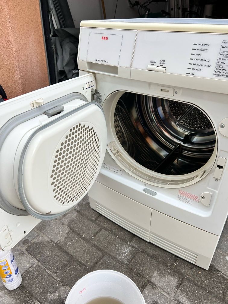 Sprzedam suszarką AEG