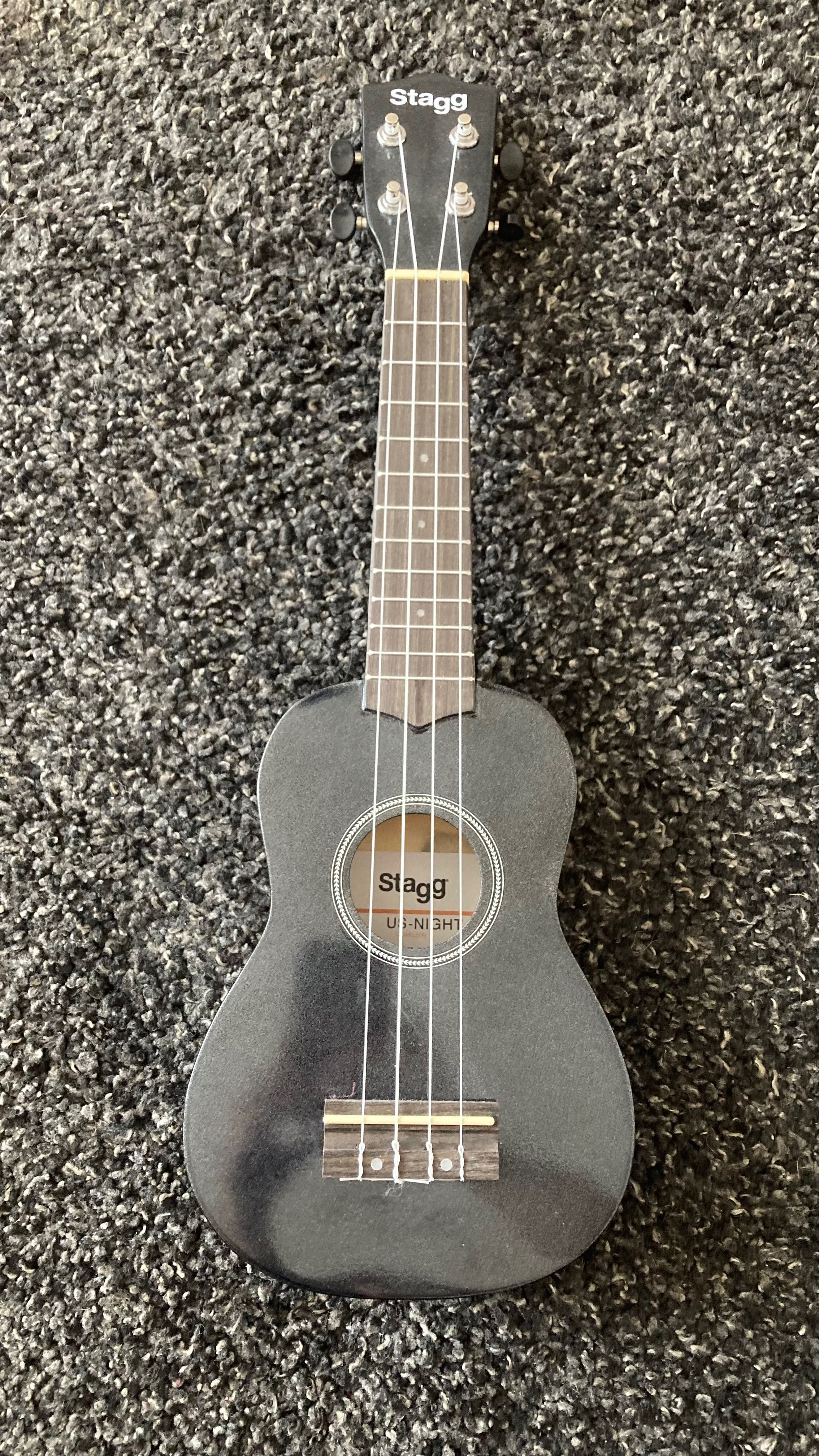 Ukelele Stagg preto