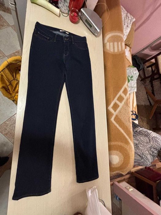 Jeansy damskie Levis 714 Straigth. Rozmiar W29L32