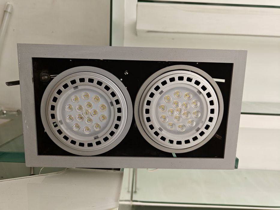 Expolux- 24 projetores Led duplo 27W equivalente a 150W cada lâmpada.