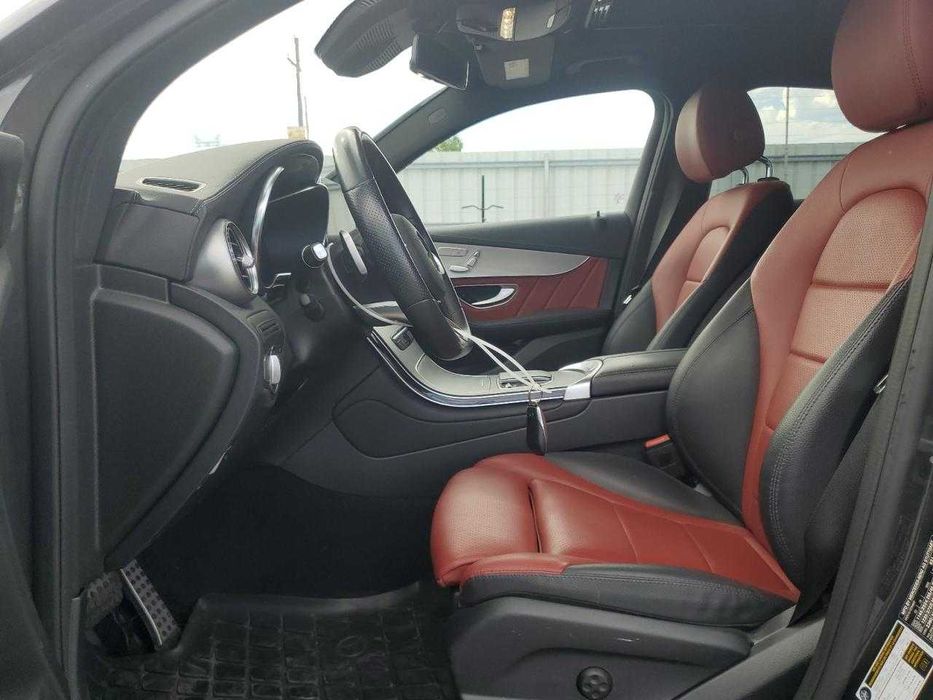 2022 MERCEDES-Benz GLC Coupe 300 4MATIC На етапі загрузки