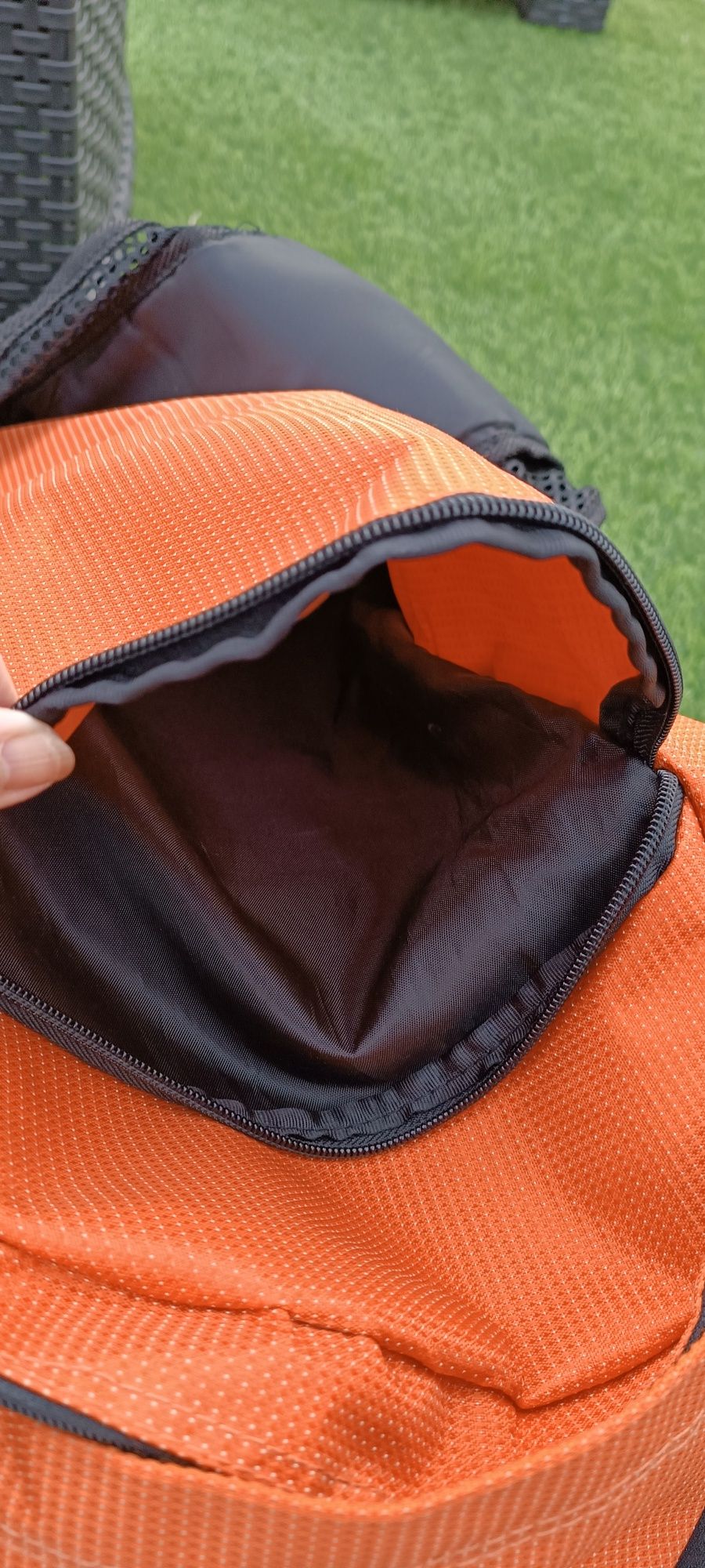 Mochila de caminhada espaçosa e segura