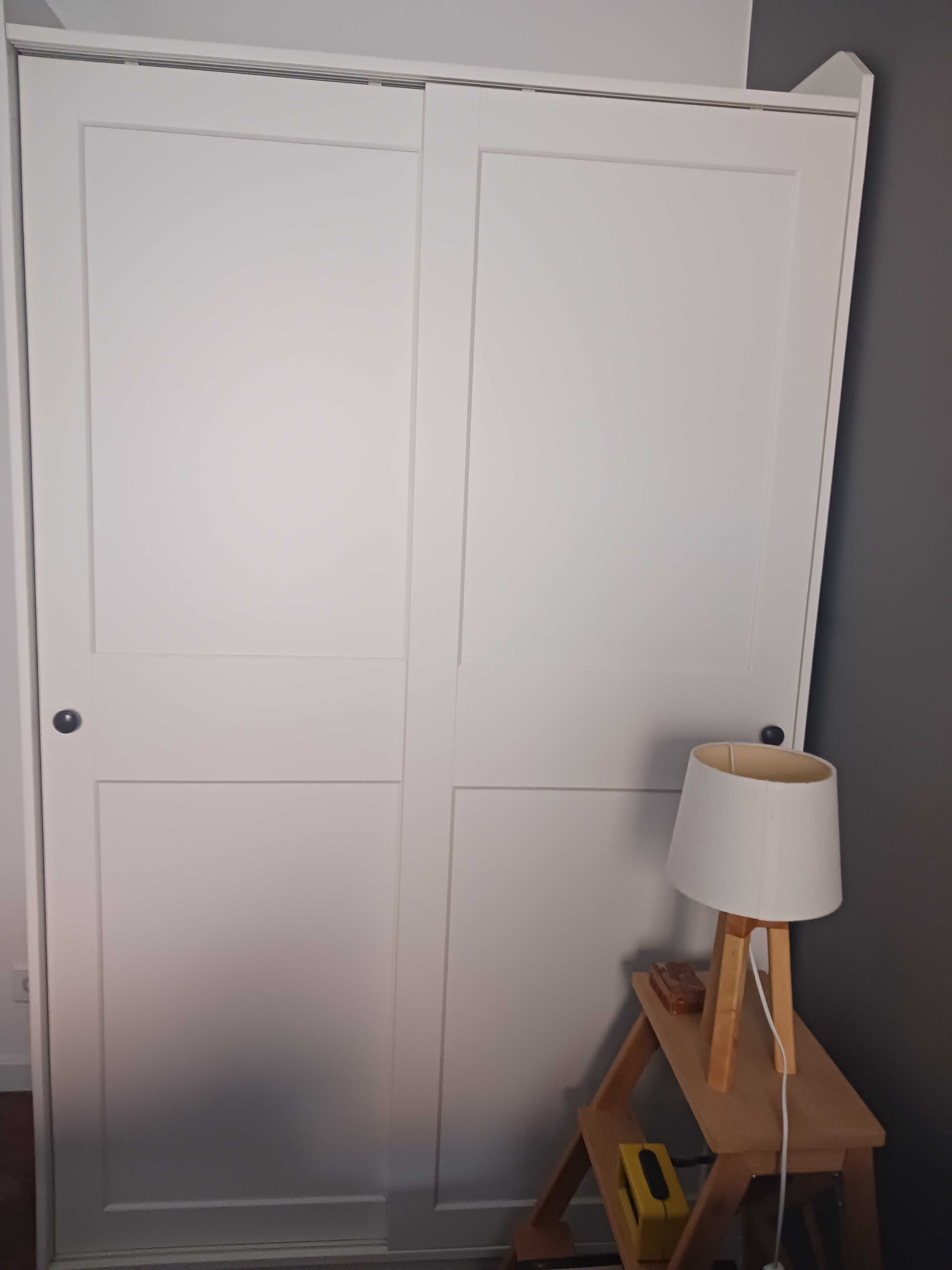 Roupeiro Ikea Hauga branco