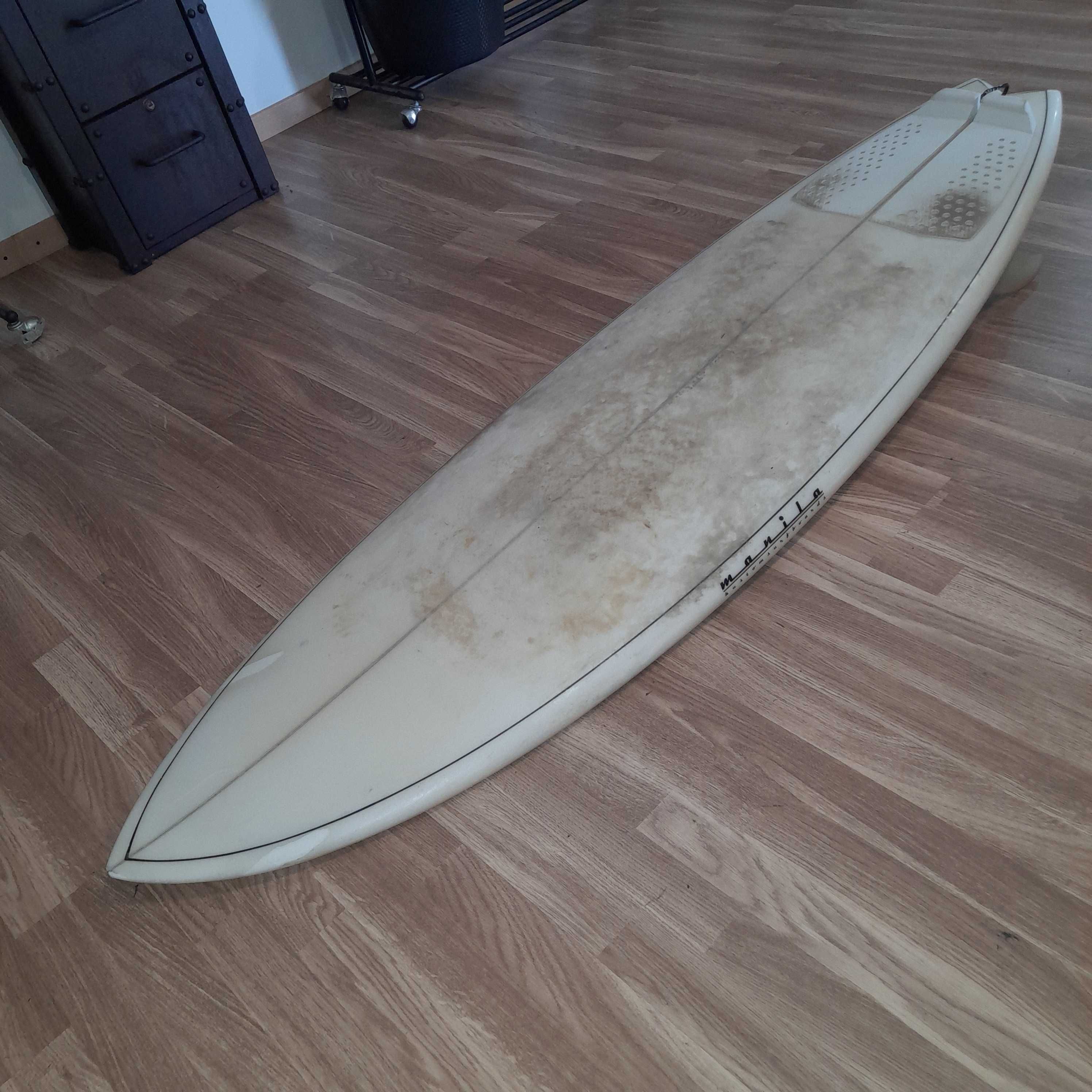 Prancha twin fin Manila surf designs 5´10´´