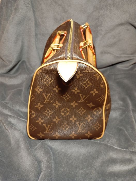 Brązowa torebka ze wzorami