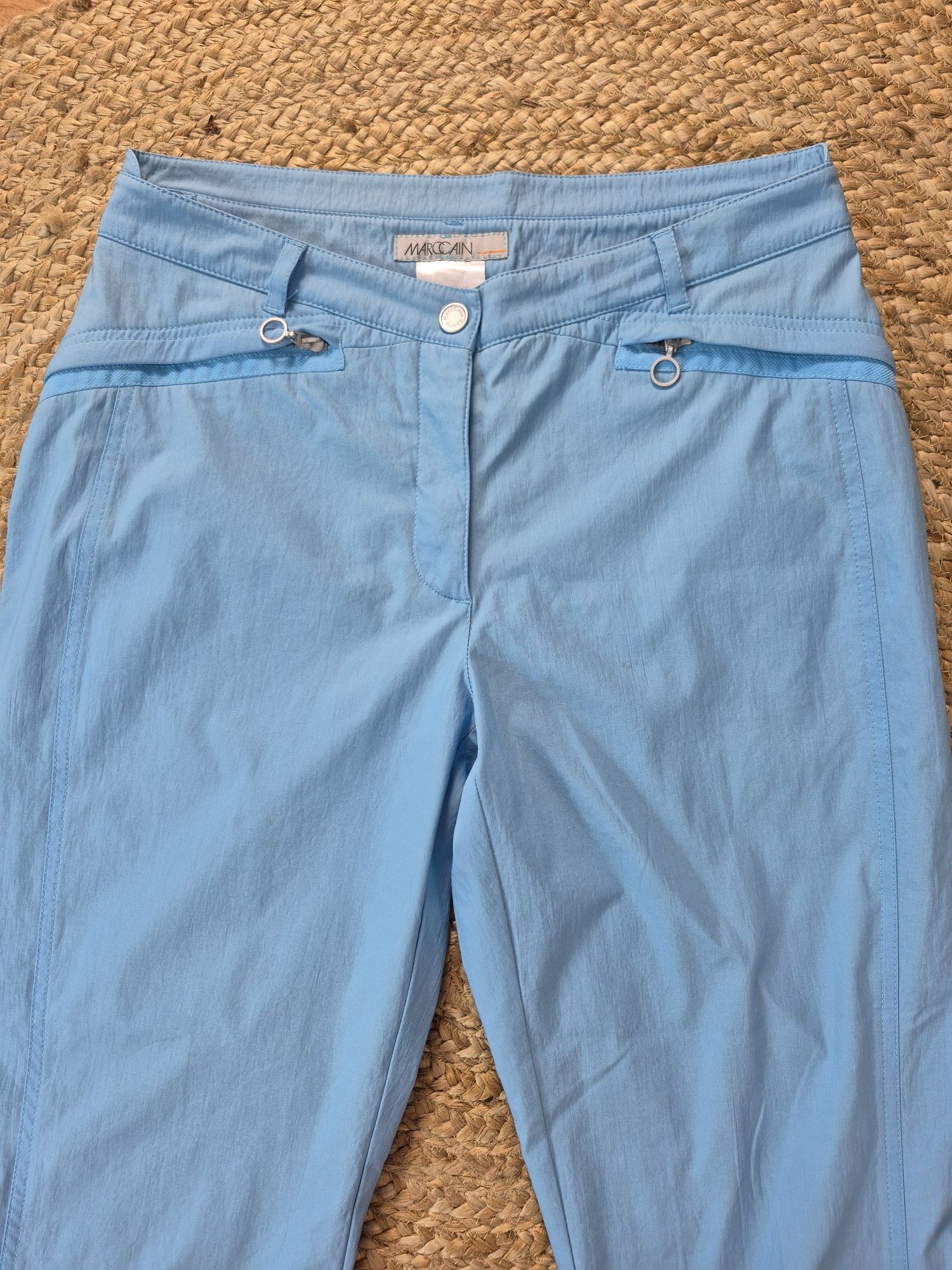 Niebieskie spodnie 7/8 Marc Cain Sport, rozmiar L/XL, lekkie i wygodne