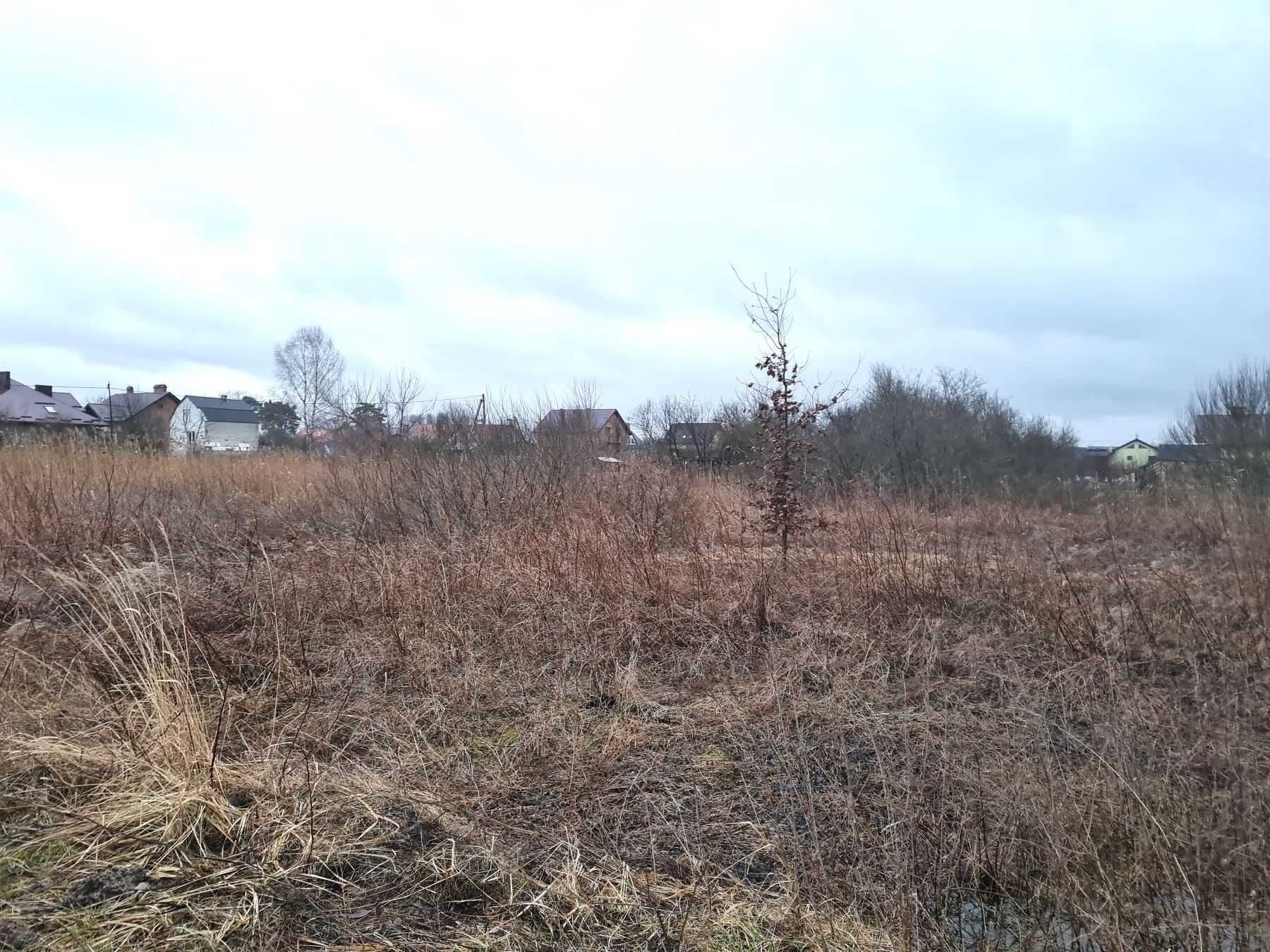 Ділянка  с.Підрясне 6 сот, знах. в гарному з багатою зеленню місці