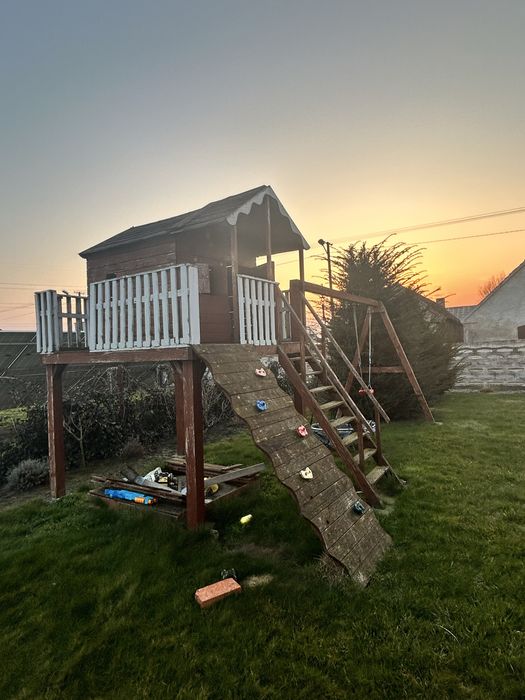 Drewniany domek ogrodowy plac zabaw