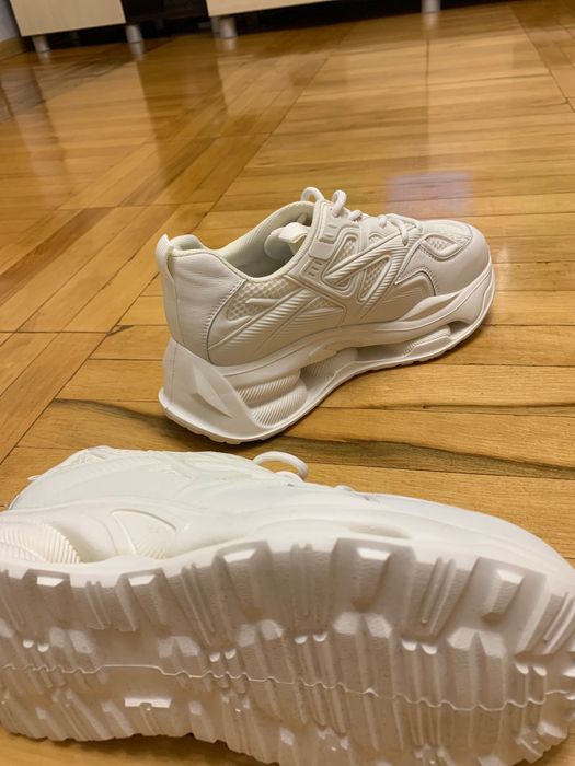 Кросівки жіночі Lonza білі