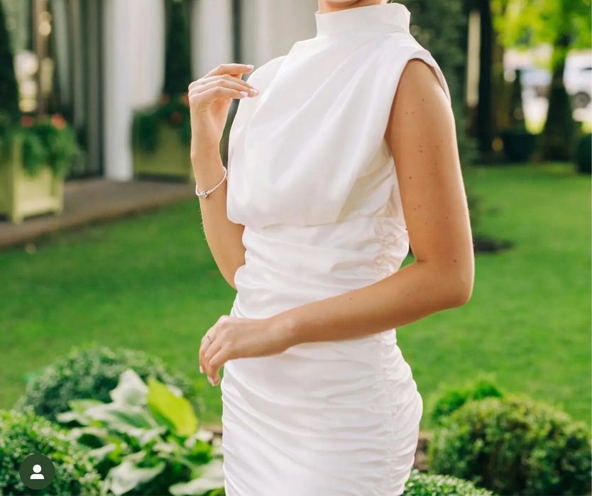 Сункня біла атласна одягала 1 раз