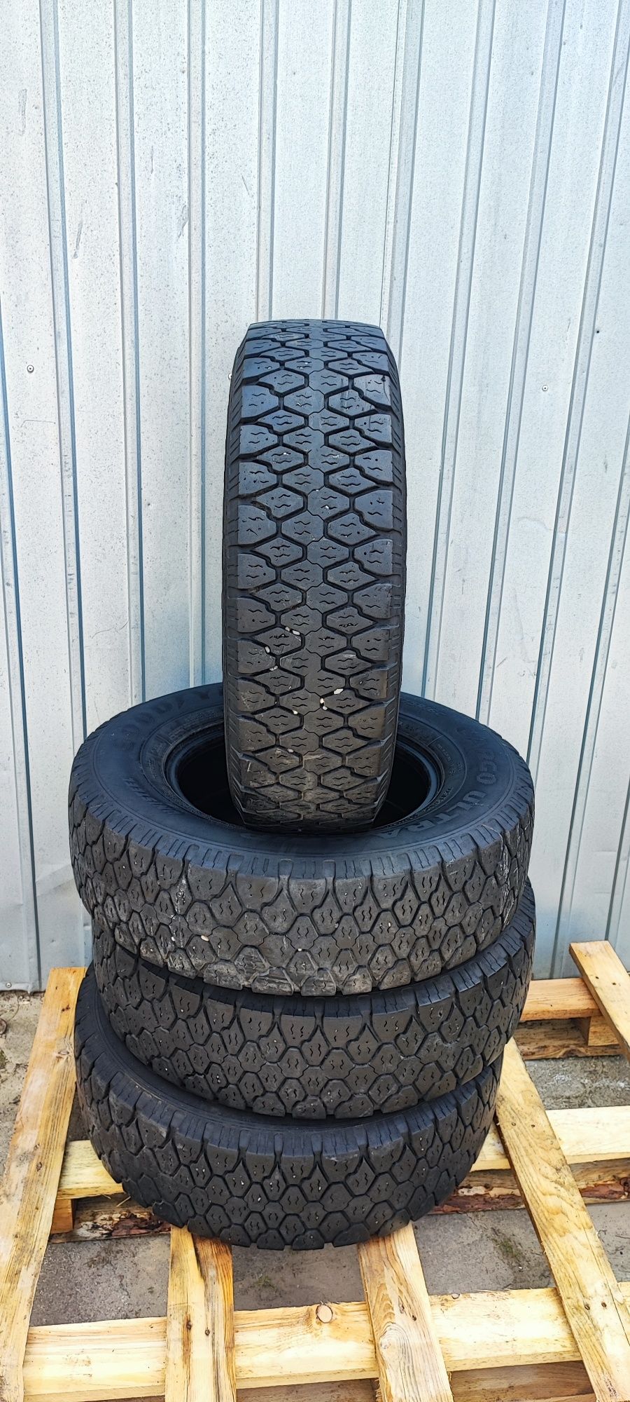 Opony Goodyear kpl. 4 szt 225x75x16c