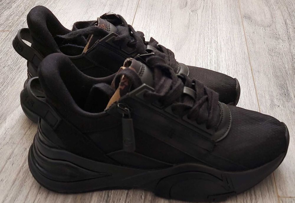 Buty Guess Czarne sneakersy Guess  rozmiar 36