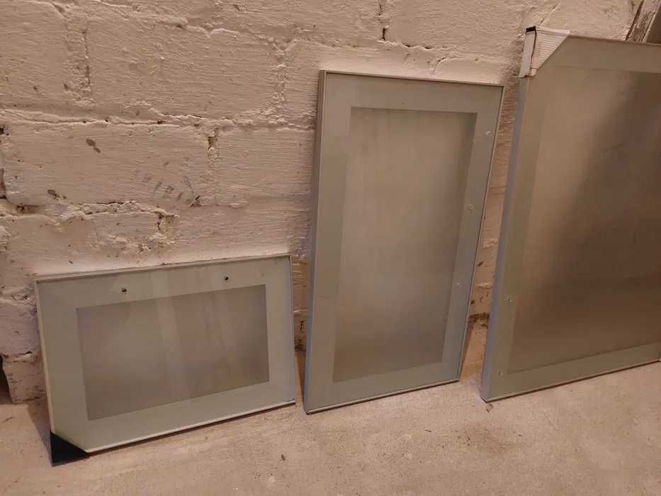 Fronty meblowe z aluminium i szkła