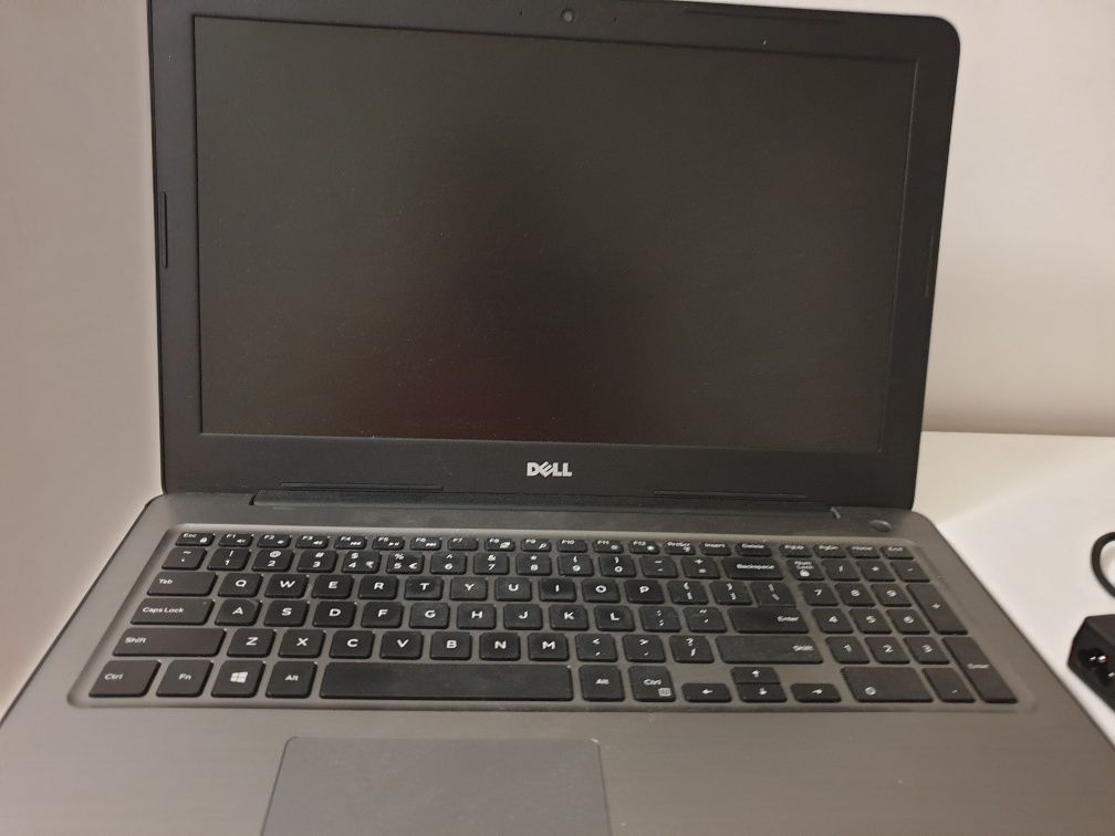 Laptop Dell Inspiron 5567 i5-7200U 8GB 1T AMD R7 M445 FHD