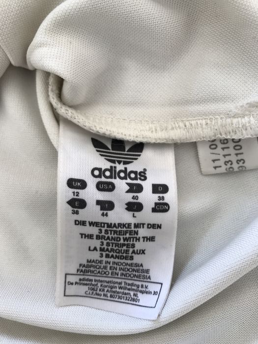 Blusa camisola cetim capuz da Adidas by M.E. Missy Elliott bege e rosa