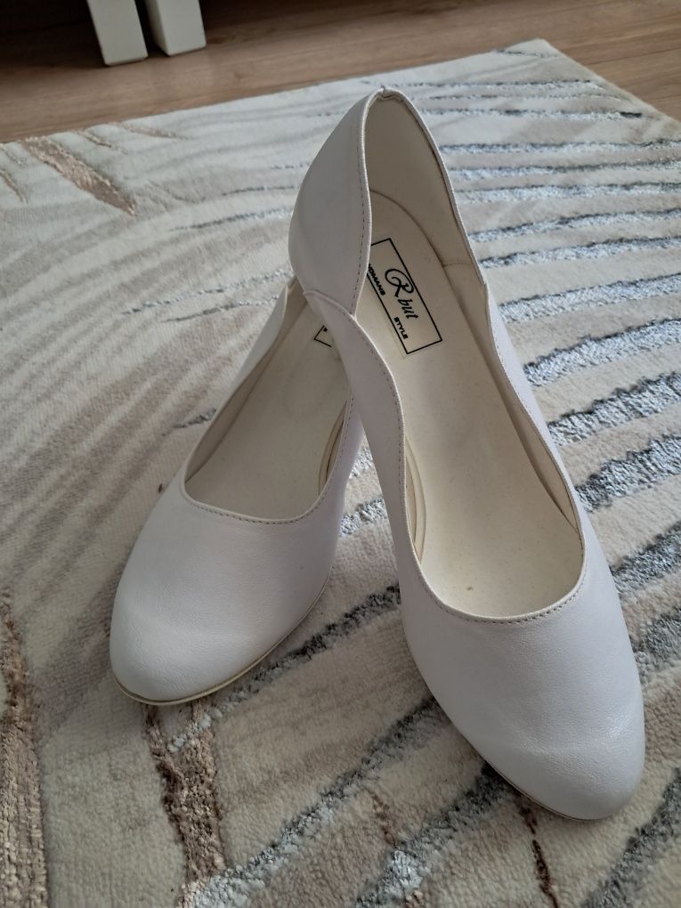 Buty ślubne r. 38