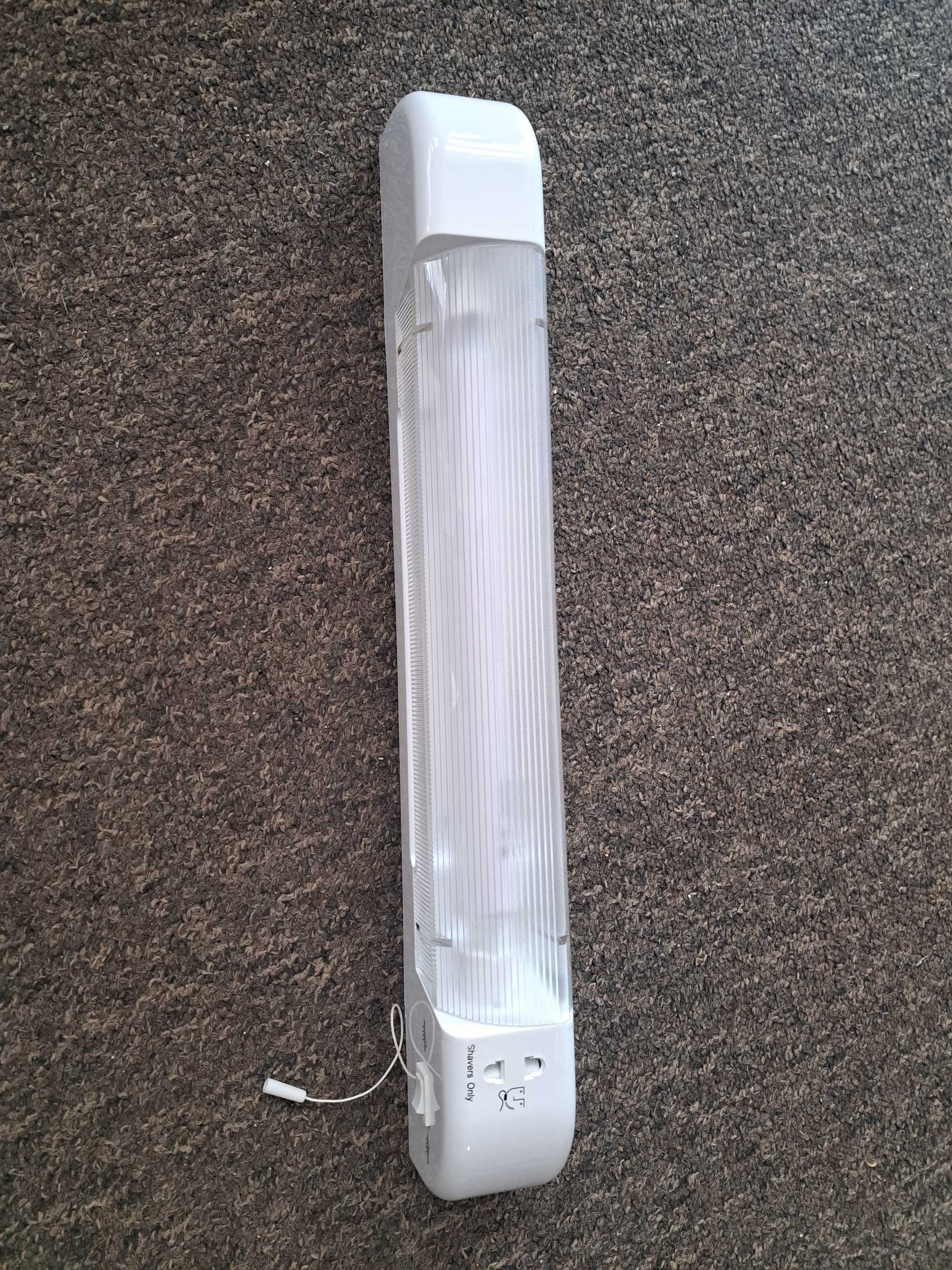 Knightsbridge Lampka LED Golarka z Podwójną Ładowarką USB