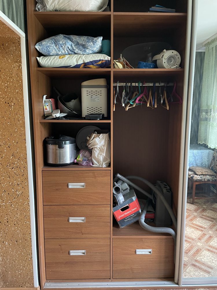 Шафа купе підійде в спальню, прихожу або гостинну.