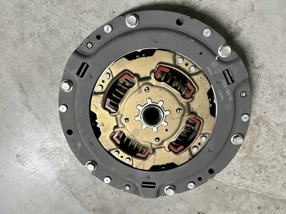 Sprzęgło Toyota Auris Hybrid